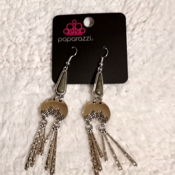 Highland Haute Green Earrings. - Picture 1 of 1